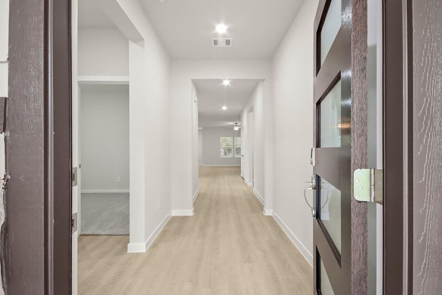 Spacious, unfurnished interior of a new home in Oakwood Ranch, Willis (Image 14).