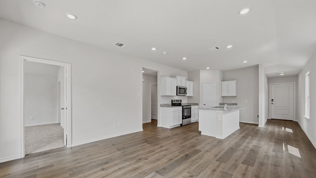 Representative furnished interior of a home built from the AVONDALE by D.R. Horton in Blaire Lake, Tyler (Image 8). Representative furnished interior of a home built from the AVONDALE by D.R. Horton in Blaire Lake, Tyler (Image 8).