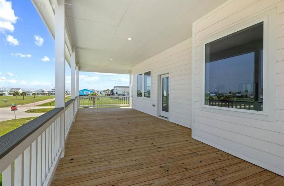 Exterior details and patio area of a home in , Galveston (Image 19).