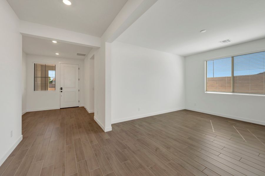 Spacious, unfurnished interior of a new home in Terraza, San Tan Valley (Image 22).