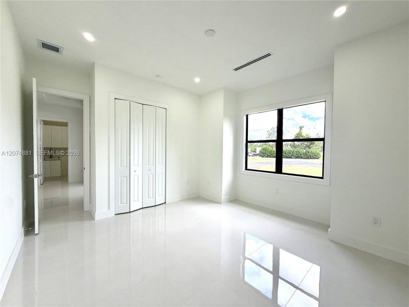 Spacious, unfurnished interior of a new home in , Naples (Image 37).