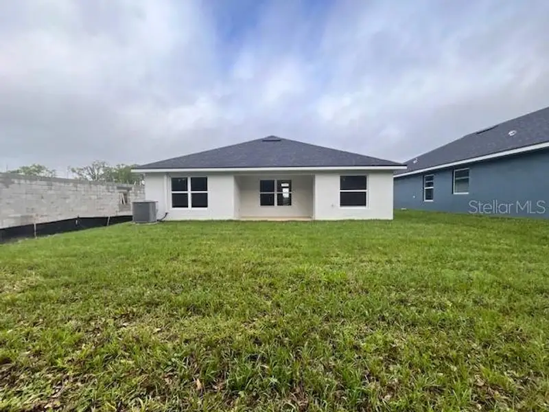 Exterior details and patio area of a home in Abbey Glen, Dade City (Image 3). Exterior details and patio area of a home in Abbey Glen, Dade City (Image 3).