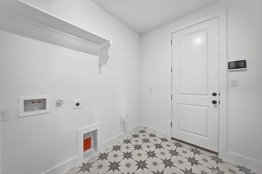 Spacious, unfurnished interior of a new home in Tavolo Park, Fort Worth (Image 32).
