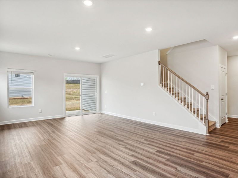 Spacious, unfurnished interior of a new home in Buffalo Ridge, Newton (Image 10).