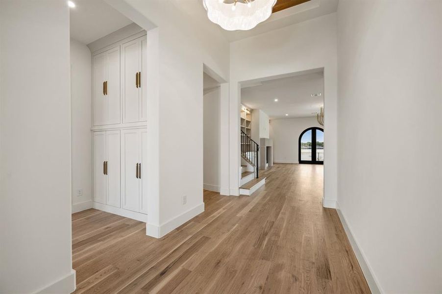 Spacious, unfurnished interior of a new home in The Resort on Eagle Mt. Lake, Fort Worth (Image 23).