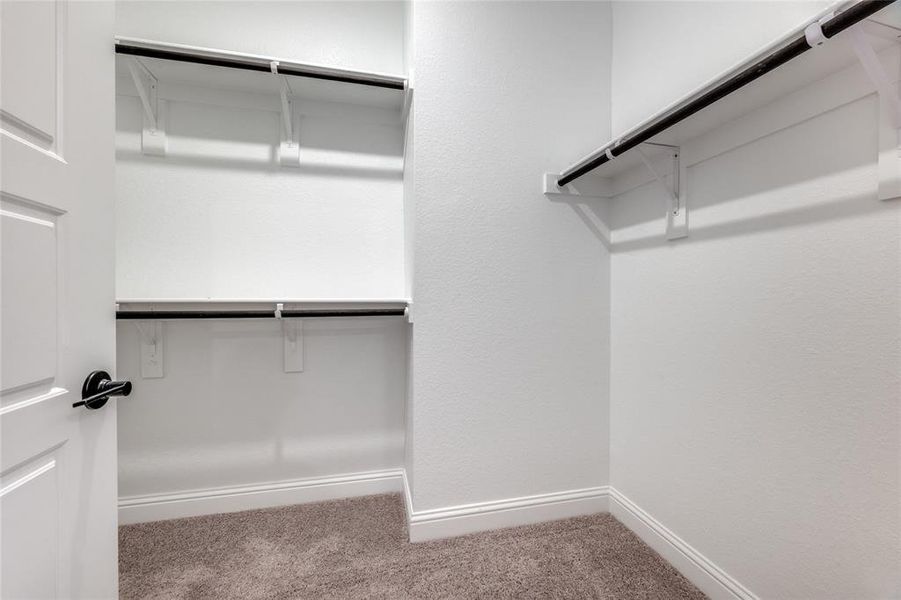 Spacious, unfurnished interior of a new home in Eagle Creek, Denton (Image 21).