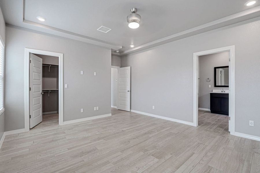 Spacious, unfurnished interior of a new home in Emerald Estates, Horizon City (Image 16).