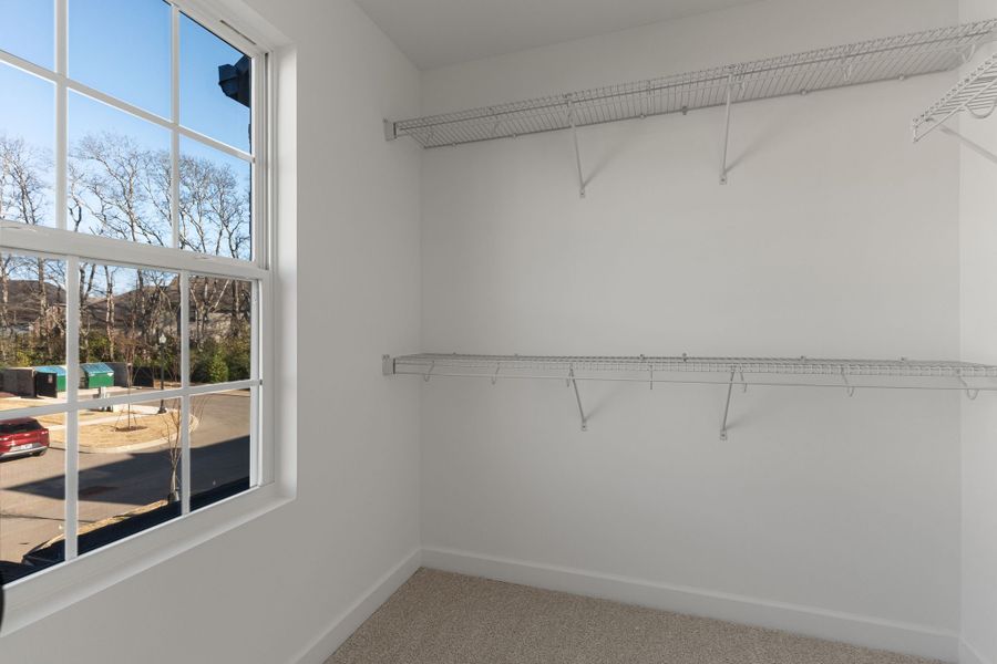 Spacious, unfurnished interior of a new home in Oxford Station, Gallatin (Image 21).