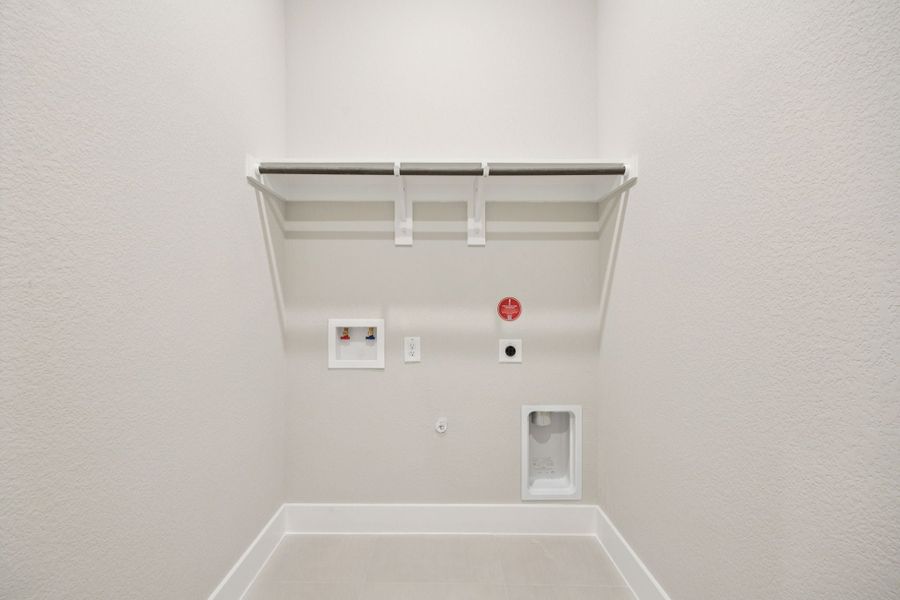 Representative unfurnished interior of a home built from the Belmont by Centre Living Homes in Lakeway Estates, Waxahachie (Image 24).