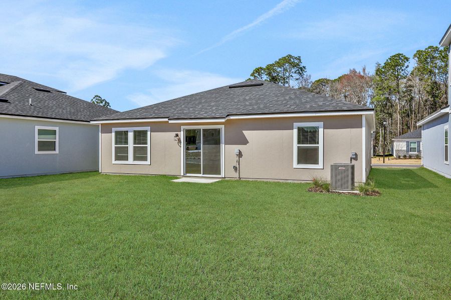 Exterior details and patio area of a home in Bellbrooke, Jacksonville (Image 21).