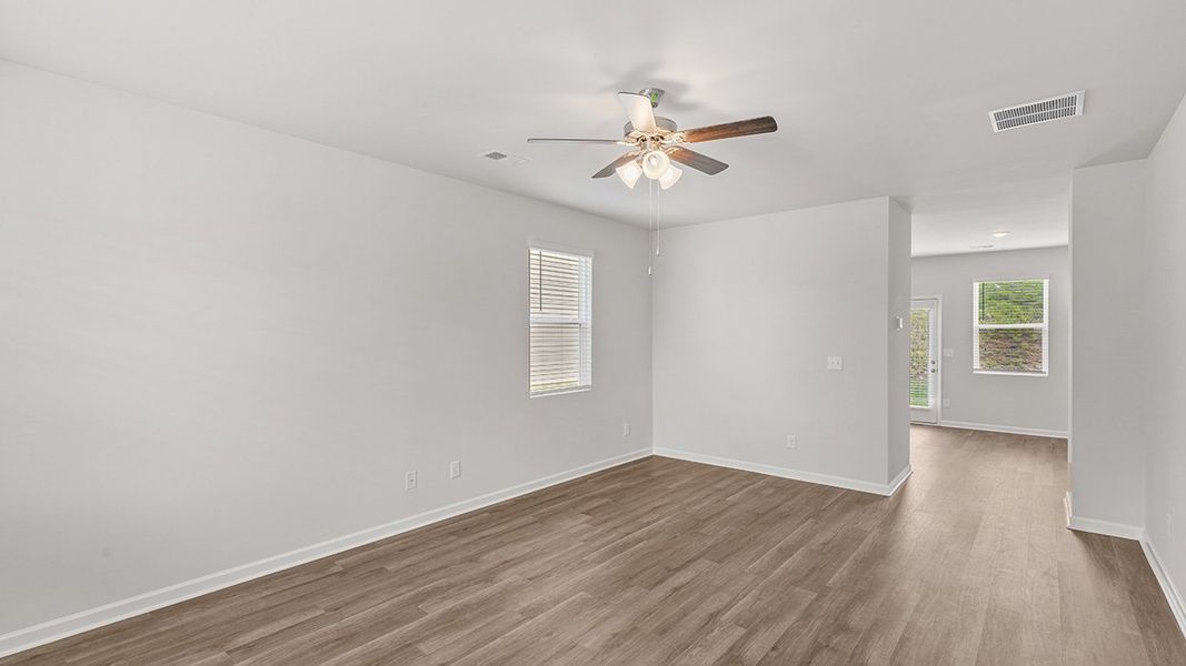 Spacious, unfurnished interior of a new home in Bellemeade Landing, Augusta (Image 14).