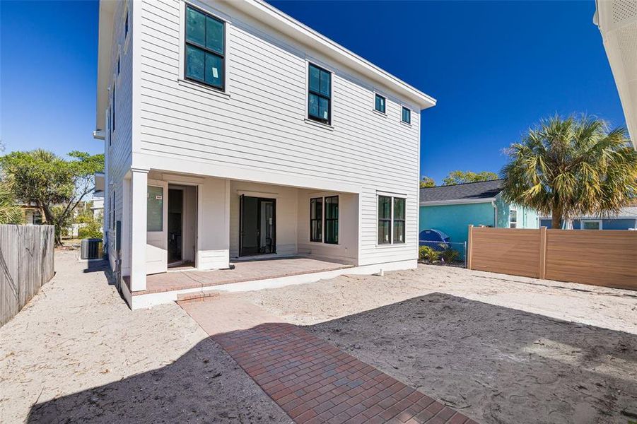 Exterior details and patio area of a home in , St. Petersburg (Image 4).
