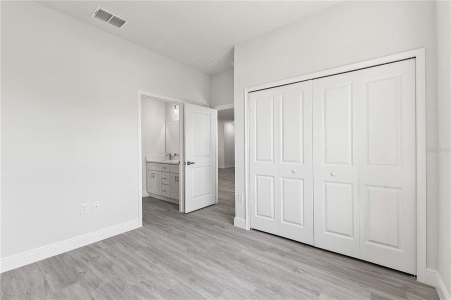 Spacious, unfurnished interior of a new home in , Ocala (Image 33).