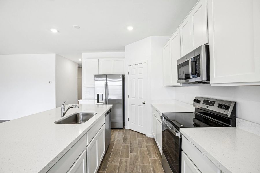 Representative images and renderings are for illustrative purposes. Actual structural options and design finishes of home may vary.