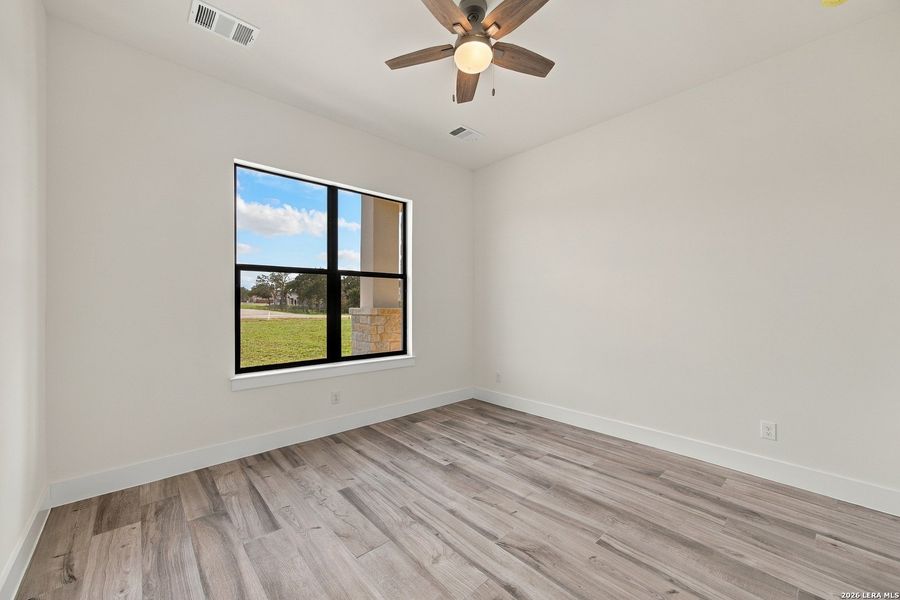 Spacious, unfurnished interior of a new home in , Floresville (Image 24).