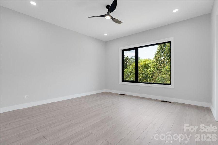 Spacious, unfurnished interior of a new home in , Leicester (Image 24).