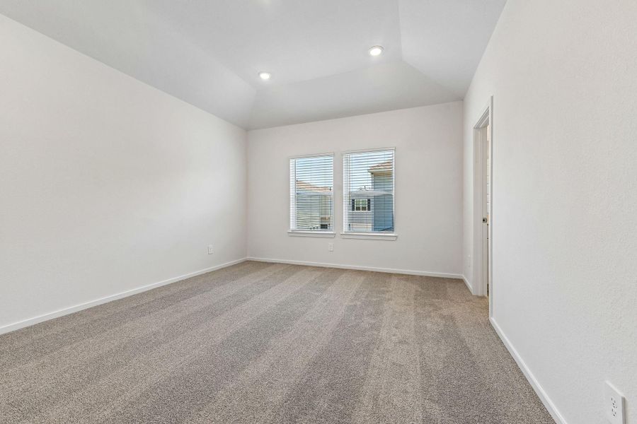 Spacious, unfurnished interior of a new home in Kemah Crossing - City Series, Kemah (Image 32).