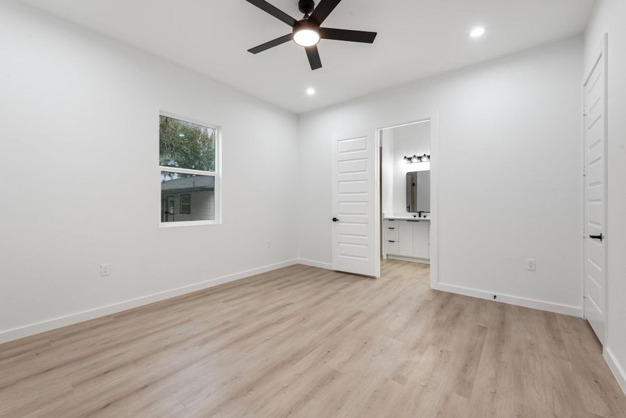 Spacious, unfurnished interior of a new home in , Anderson (Image 29).