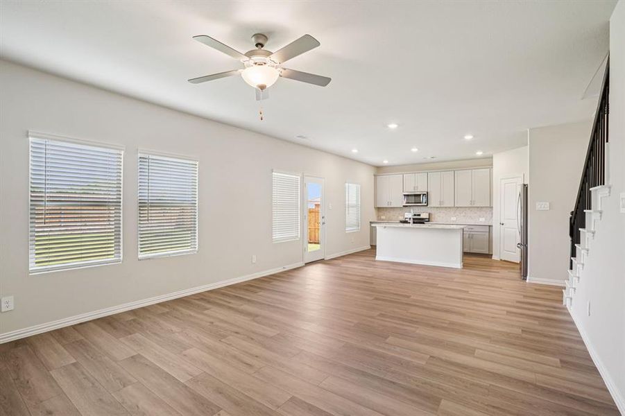 Spacious, unfurnished interior of a new home in Westmoor, Sherman (Image 16).