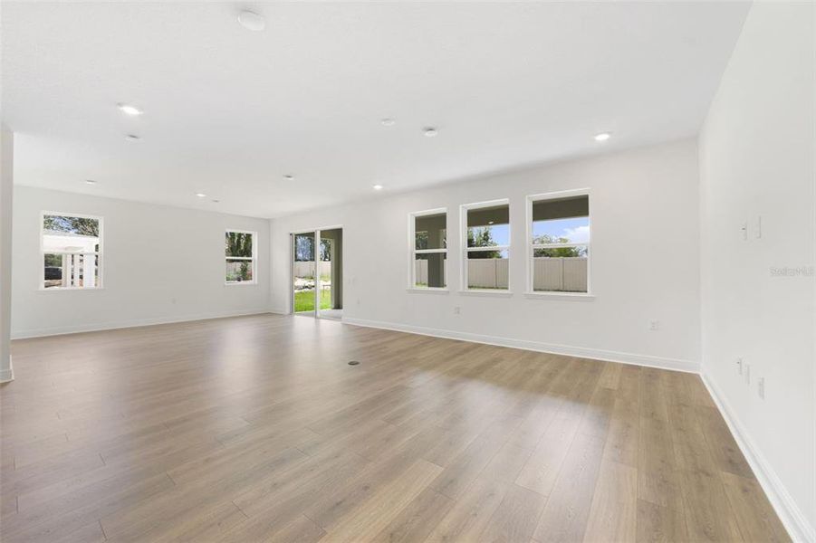 Spacious, unfurnished interior of a new home in Acuera Estates, Apopka (Image 21).