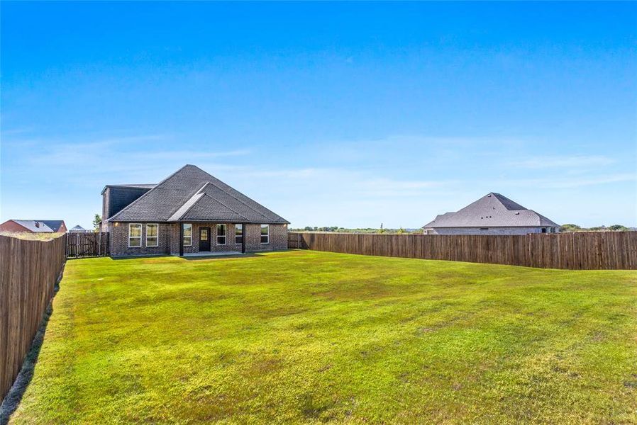 Exterior details and patio area of a home in , Venus (Image 3).