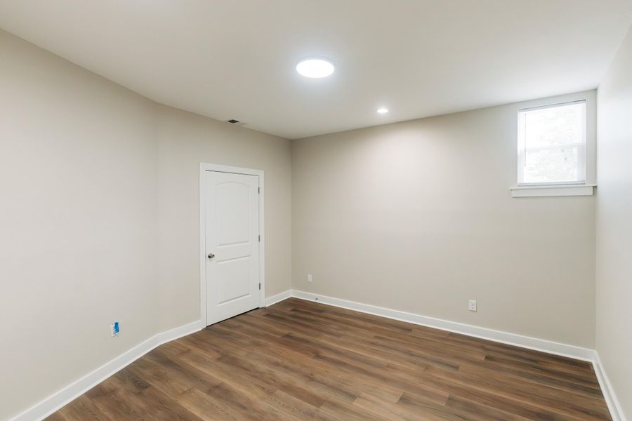 Spacious, unfurnished interior of a new home in , Walterboro (Image 31).