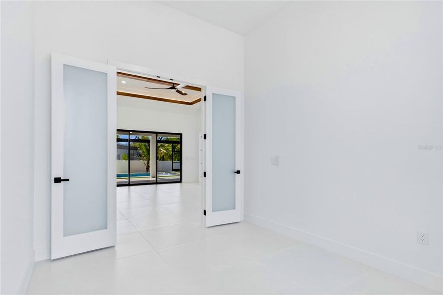 Spacious, unfurnished interior of a new home in , Cape Coral (Image 41).