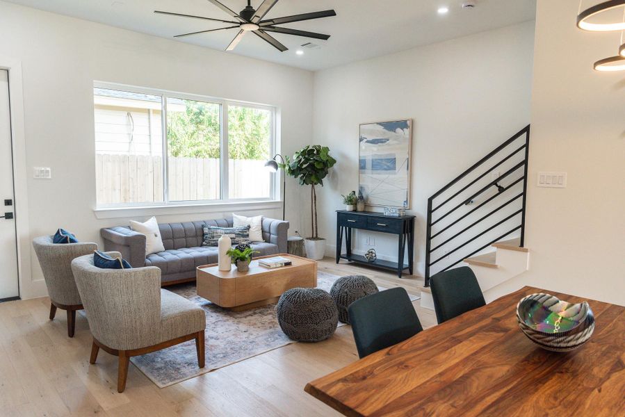 Dining Area: Dining Area: