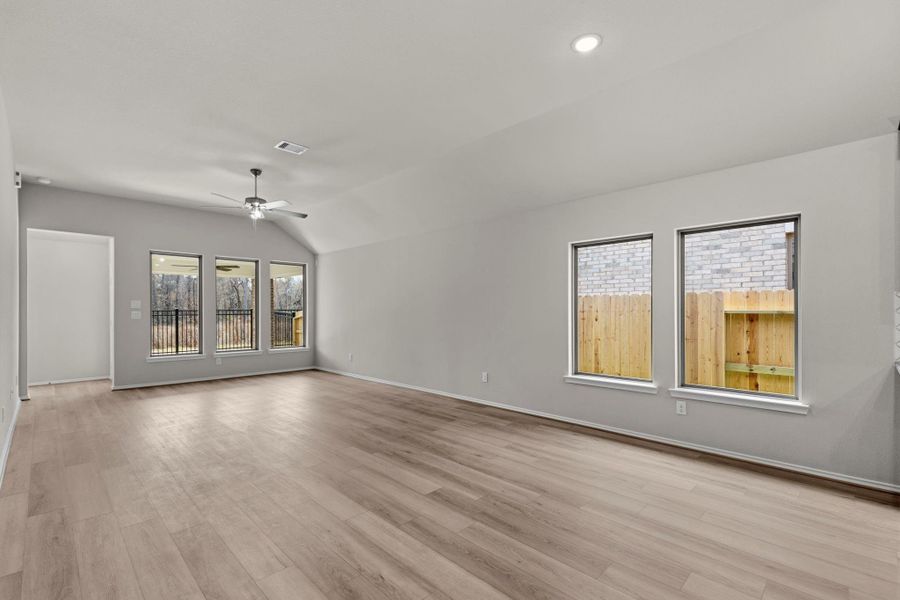 Spacious, unfurnished interior of a new home in Grand Central Park, Conroe (Image 24).