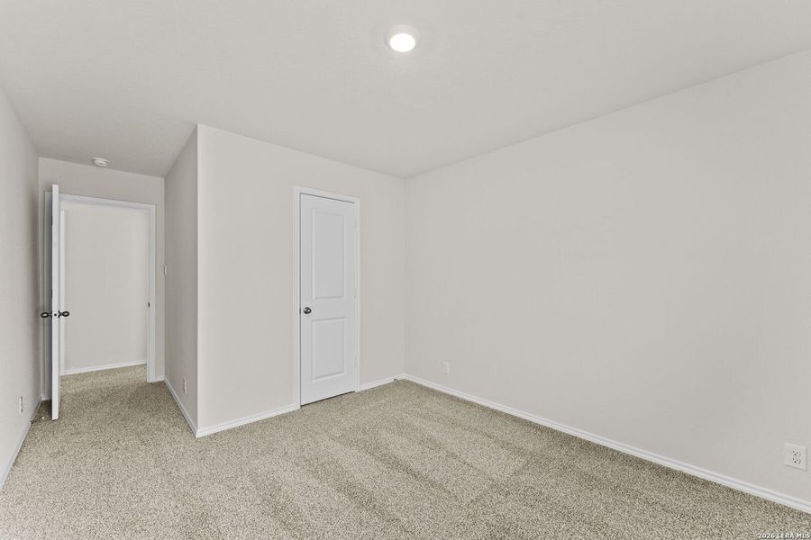 Spacious, unfurnished interior of a new home in Hunters Ranch, San Antonio (Image 11).