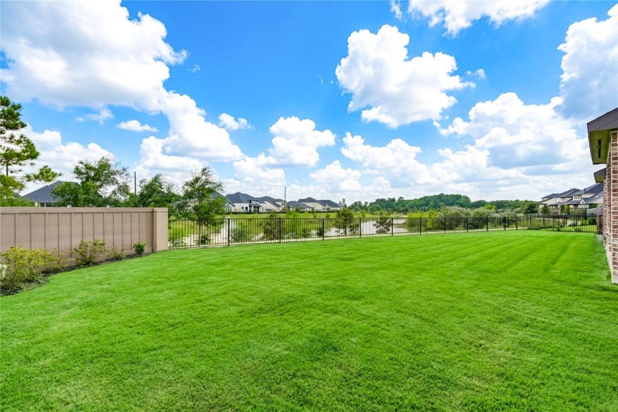 Exterior details and patio area of a home in Cross Creek West, Fulshear (Image 26).