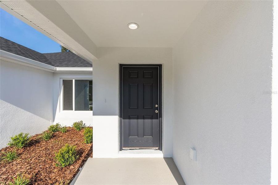 Exterior details and patio area of a home in , Ocala (Image 4).