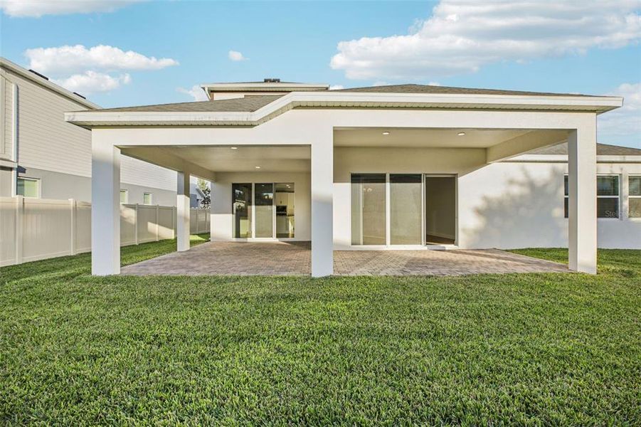 Exterior details and patio area of a home in Hawk's Overlook, Oviedo (Image 4).