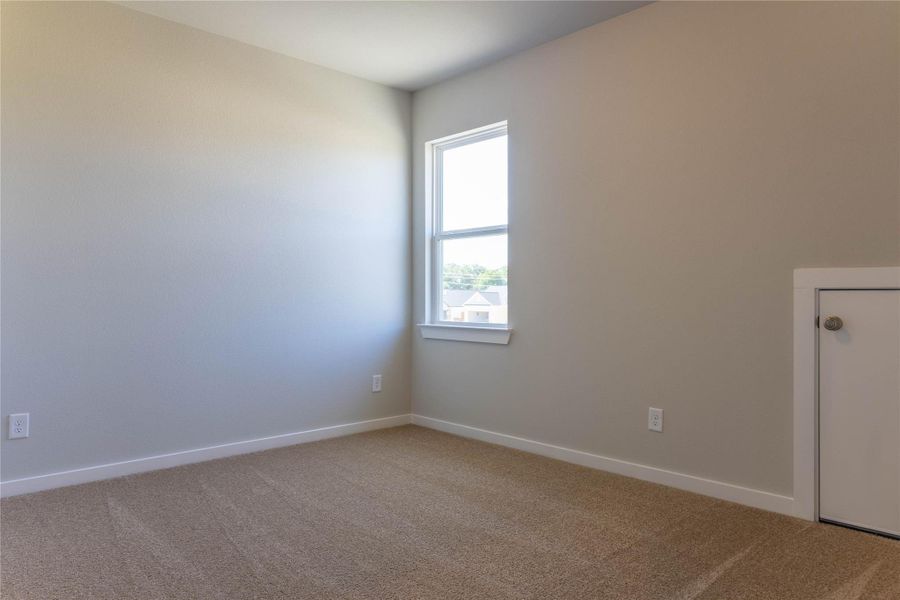 Spacious, unfurnished interior of a new home in La Segarra 40', Brookshire (Image 24).