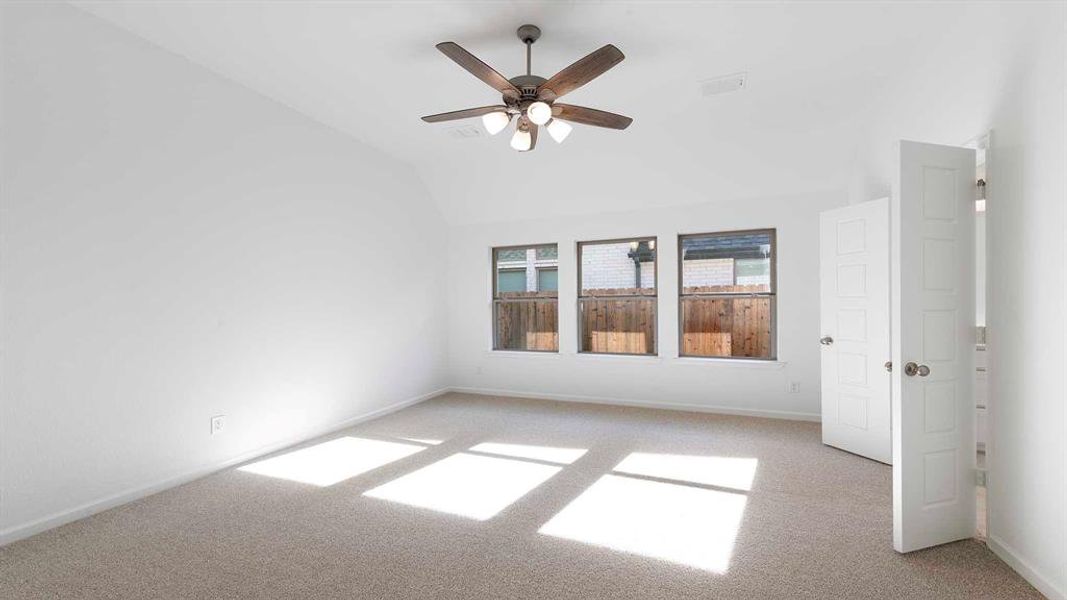 Spacious, unfurnished interior of a new home in Avondale 40', Fate (Image 16).