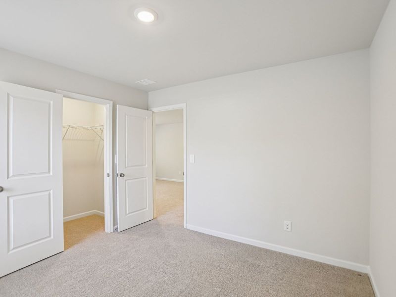 Spacious, unfurnished interior of a new home in Westmont Preserve, Powder Springs (Image 20).