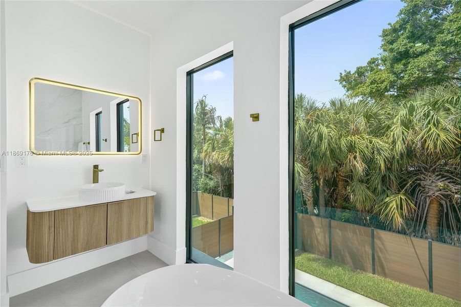 Furnished interior view inside a new home in , Fort Lauderdale (Image 7). Furnished interior view inside a new home in , Fort Lauderdale (Image 7).