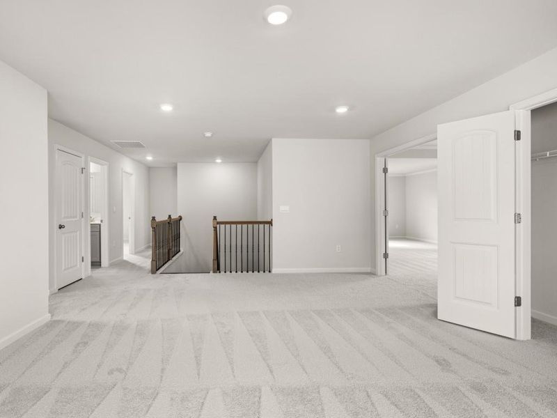 Spacious, unfurnished interior of a new home in Haven Abbey, Cumming (Image 37).