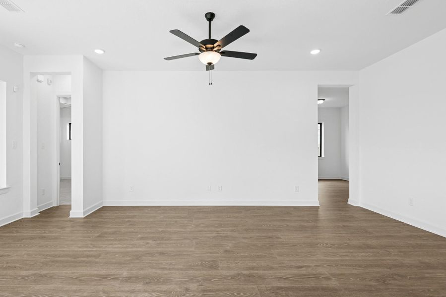Spacious, unfurnished interior of a new home in Riceland - Enclave Row Collection, Mont Belvieu (Image 36).