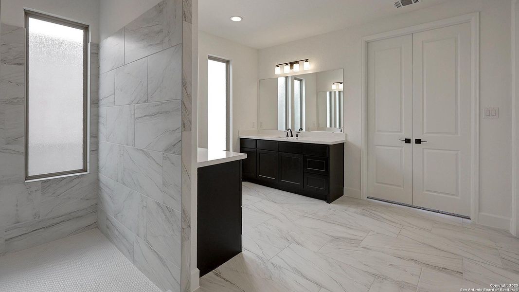 Furnished interior view inside a new home in Ranches At Creekside 55', Boerne (Image 9).