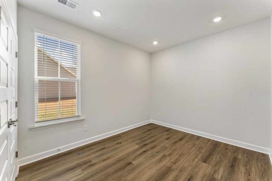 Spacious, unfurnished interior of a new home in Windsor Forest, Anderson (Image 26).