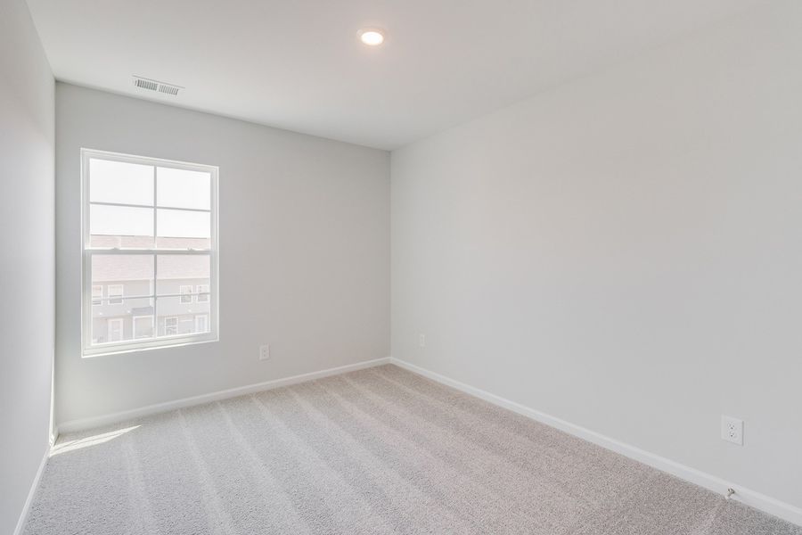 Spacious, unfurnished interior of a new home in Astoria, Columbia (Image 29).