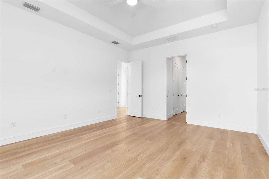 Spacious, unfurnished interior of a new home in , Port Charlotte (Image 18).