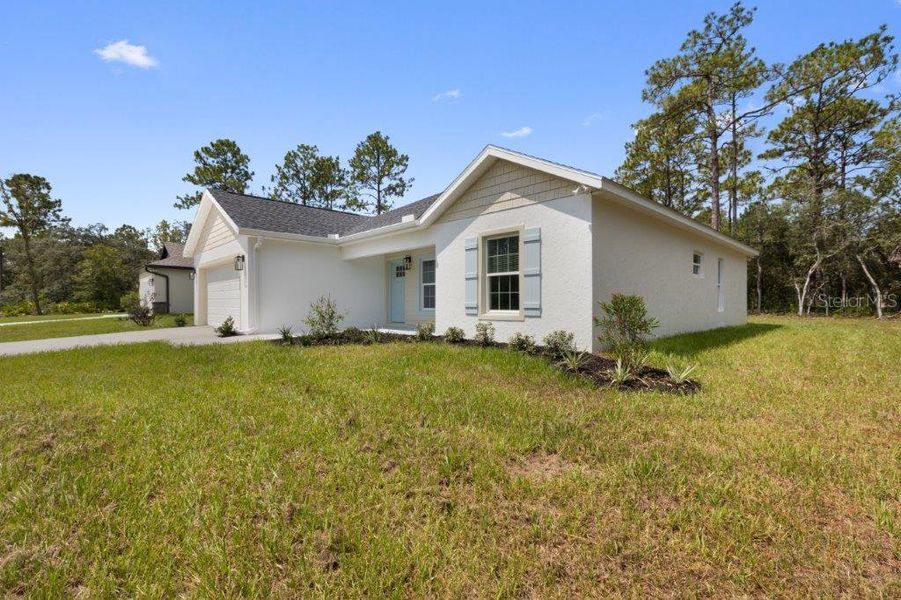 Exterior details and patio area of a home in , Citrus Springs (Image 22).