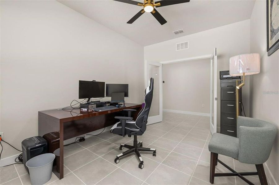Furnished interior view inside a new home in , Clermont (Image 9).