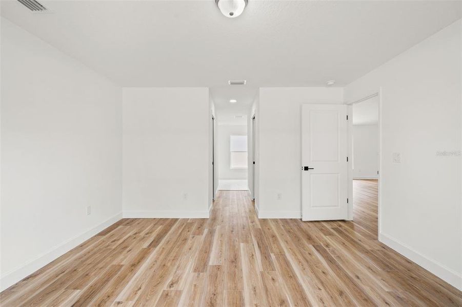 Spacious, unfurnished interior of a new home in , Weeki Wachee (Image 34).