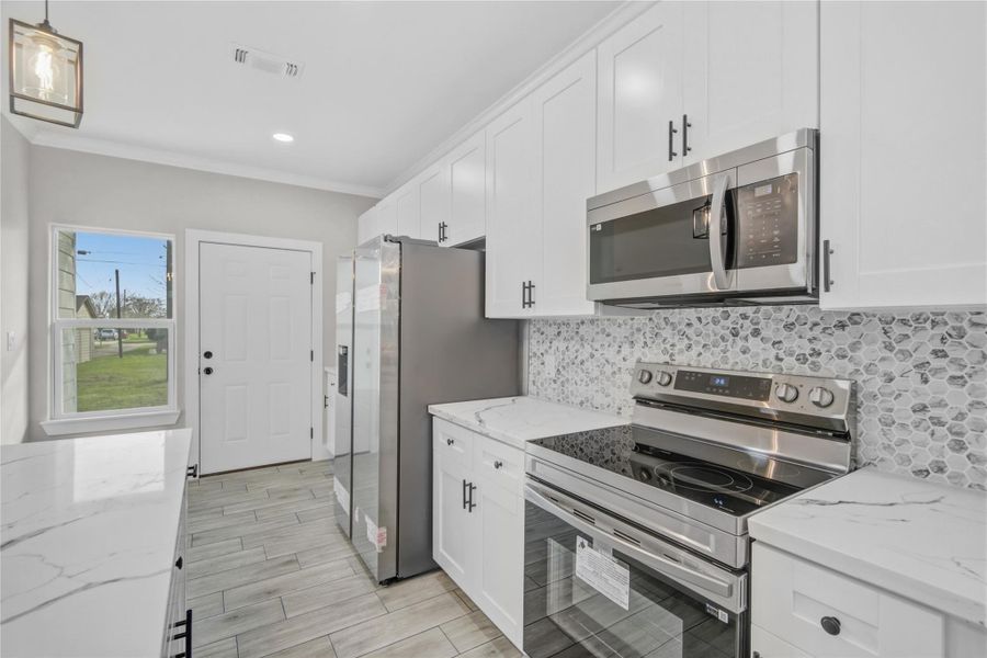 Furnished interior view inside a new home in , Freeport (Image 11).