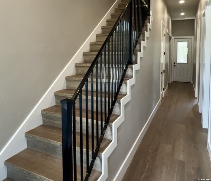 Spacious, unfurnished interior of a new home in , Canyon Lake (Image 20).