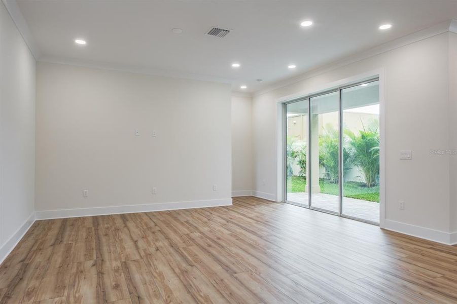 Spacious, unfurnished interior of a new home in , Palm Harbor (Image 38).