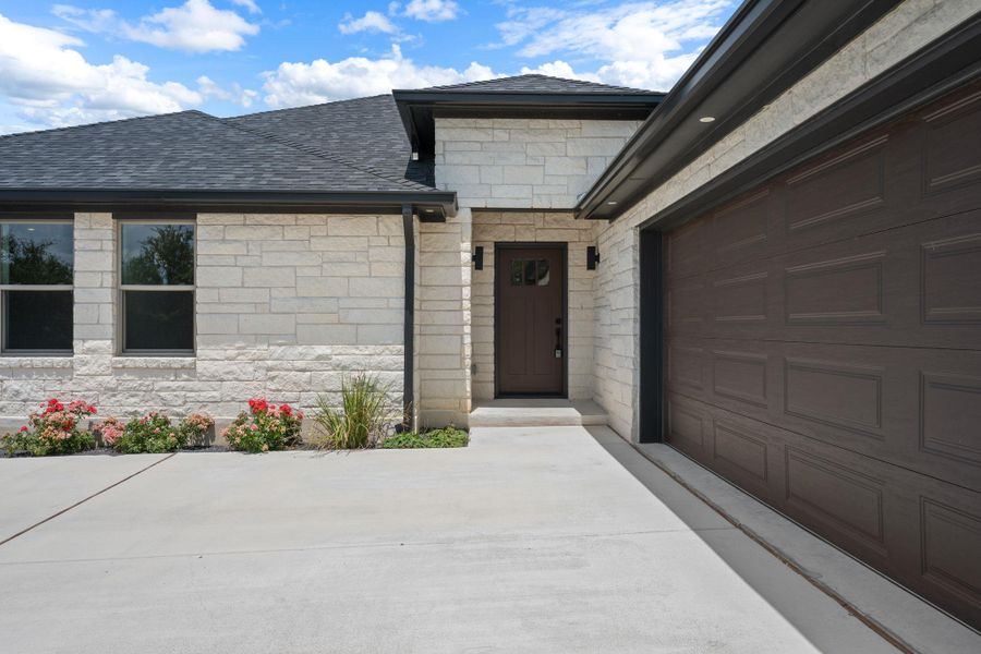 Exterior details and patio area of a home in , Burnet (Image 3).